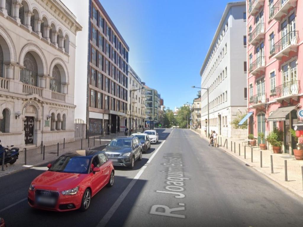 T1 com amplo terraço à Gomes Freire - Lisboa - Image 12